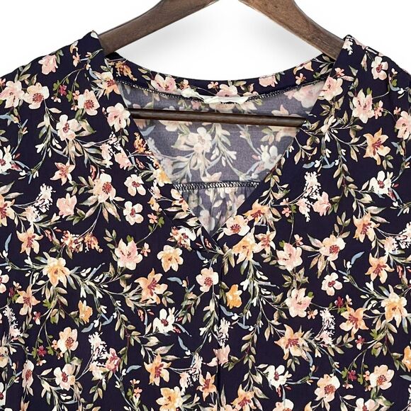 Two by Vince Camuto Blouse Women Size M Floral Multicolor Curved Hem V-neck‎ - Picture 2 of 15